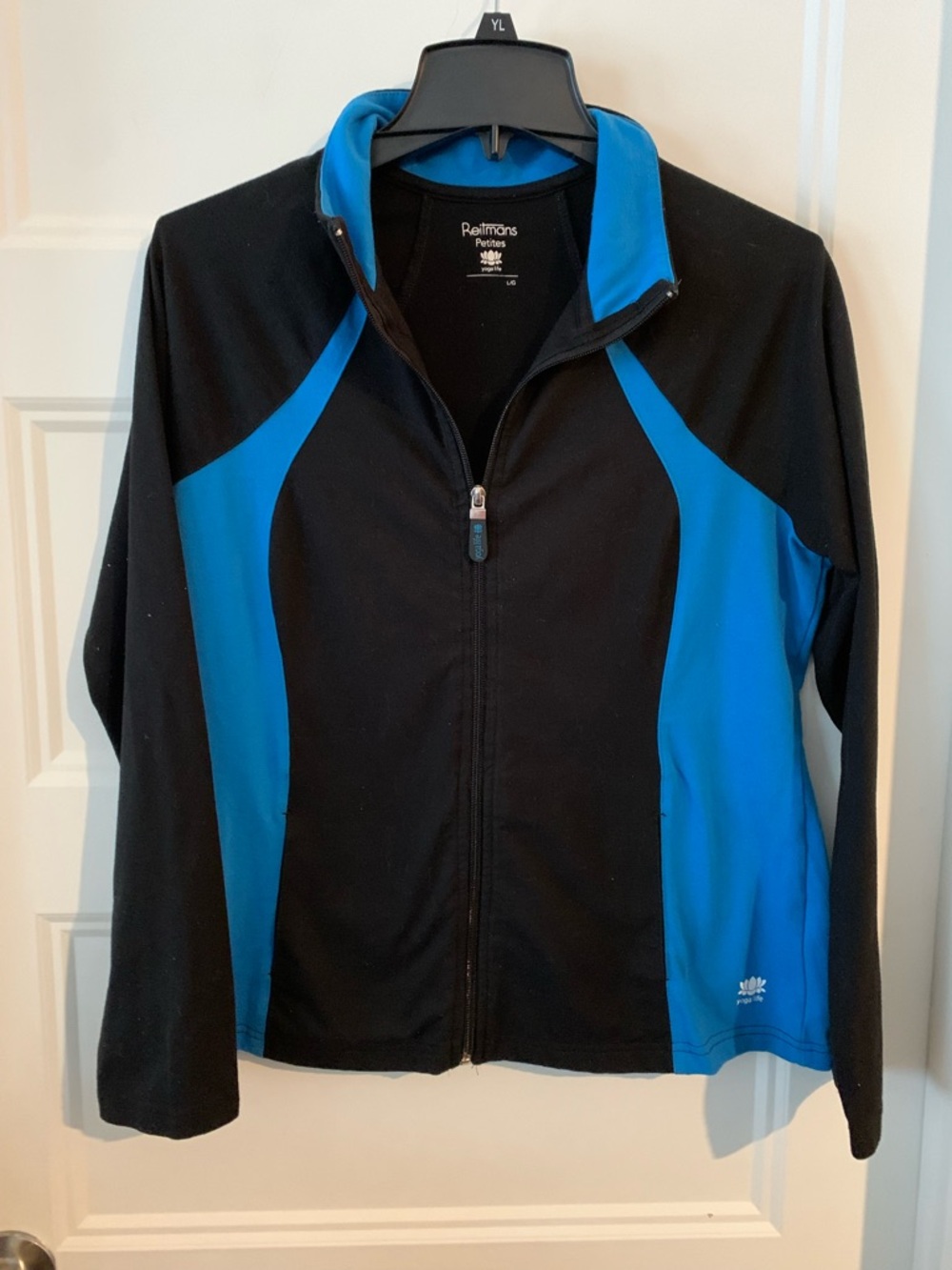 Reitman's Petites  Black & aqua blue sport fitted Zip-Up yoga Jacket